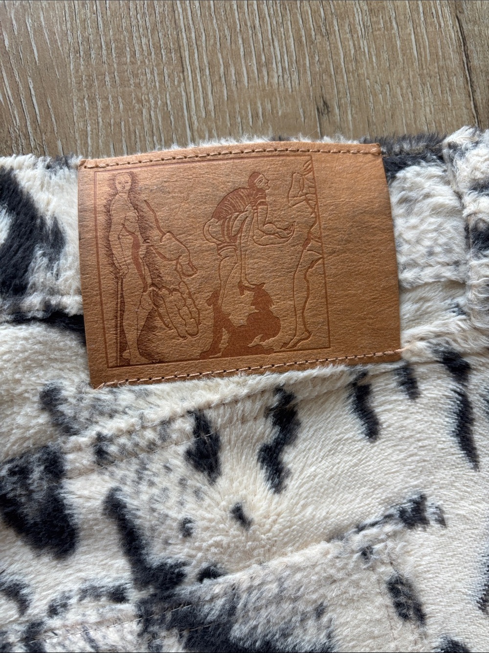 Martine Rose Cream and Black Animal-Print Jean Shorts - Picture 3 of 5